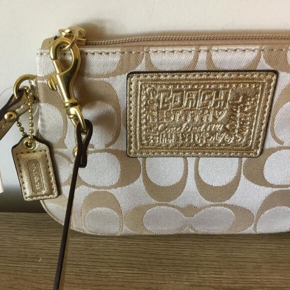 COACH Poppy Signature C Wristlet Gold & Beige with Purple Lining & Dust Bag NWT - Picture 3 of 9